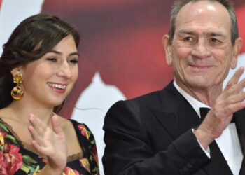 Muere hija del actor Tommy Lee Jones, la encuentran sin vida en un hotel