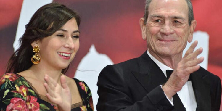 Muere hija del actor Tommy Lee Jones, la encuentran sin vida en un hotel