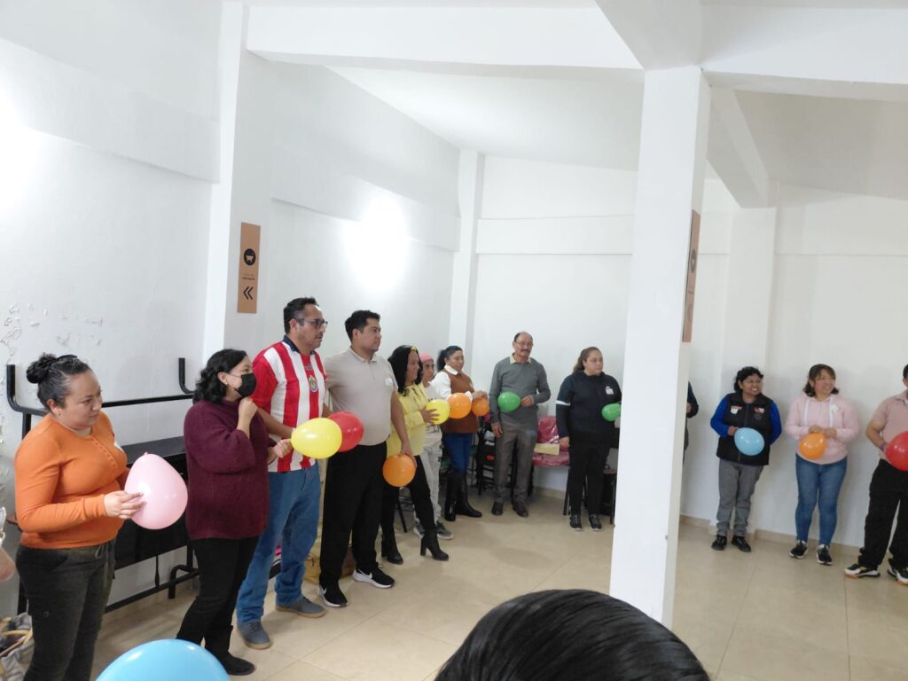 Capacitan a docentes en Pedagogía del Arte