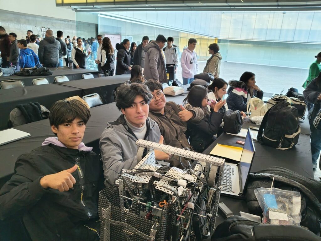 Talento hidalguense avanza al Nacional de Robótica VEX-STEM