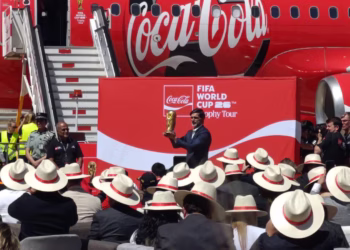 Trofeo de la Copa Mundial de Futbol llega a México