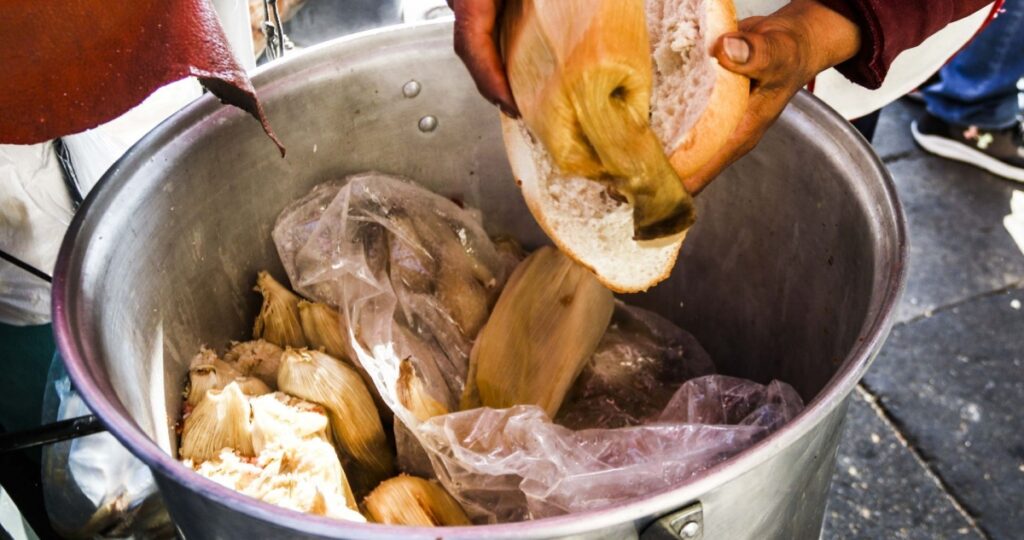 Niña da positivo a fentanilo tras comer tamales callejeros.