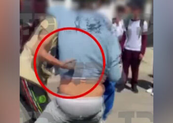 Menor apuñala a estudiante de secundaria en Tláhuac, CDMX; lo reportan grave (VIDEO)