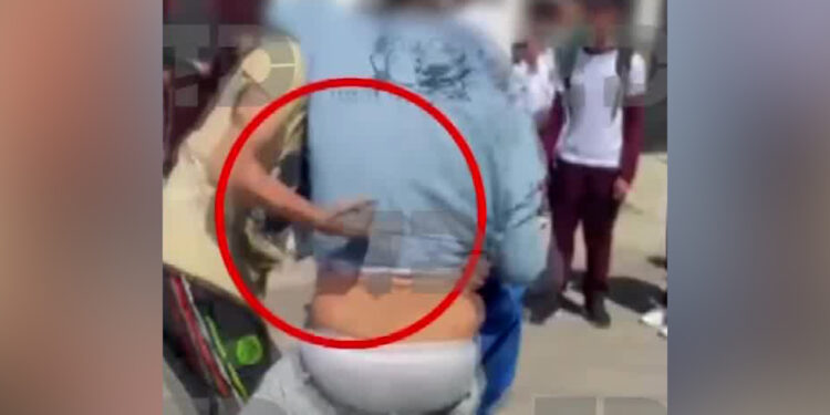 Menor apuñala a estudiante de secundaria en Tláhuac, CDMX; lo reportan grave (VIDEO)