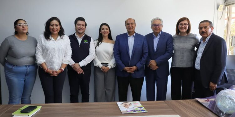 SEPH fortalece colaboración para llevar más lentes gratuitos a estudiantes