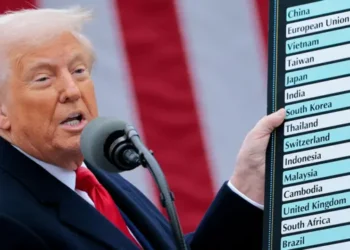 Aranceles globales de Trump son ilegales, dictamina Corte Suprema de EU