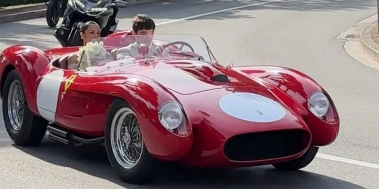 Charles Leclerc y Alexandra Saint Mleux se casaron; recorrieron Mónaco en un Ferrari.