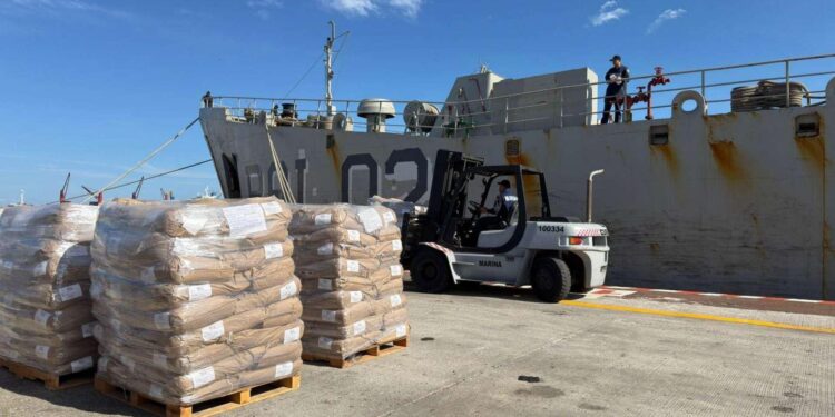 Cuba recibe 814 toneladas de apoyo humanitario del Gobierno de México