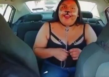 ¿Therian? Bajan de taxi a mujer, "Soy un perro, señor"