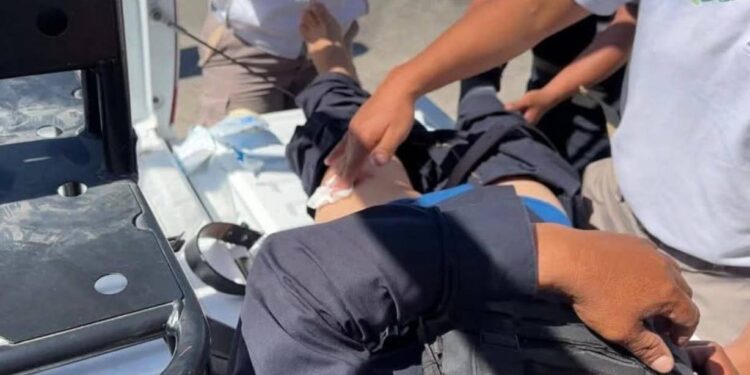 Atacan a policías durante desalojo de bloqueo en Chiapas