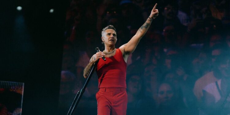 Robbie Williams anuncia concierto en México con gira “Britpop”.
