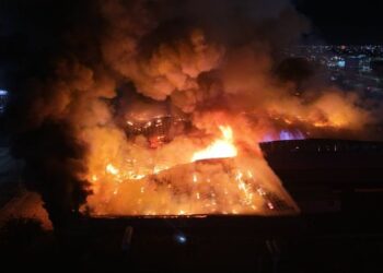 Fuerte incendio consume tienda Sam’s Club en Hermosillo, Sonora