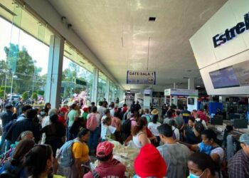 Norma obsoleta y grupos dominantes en terminales de pasajeros restringen la competencia