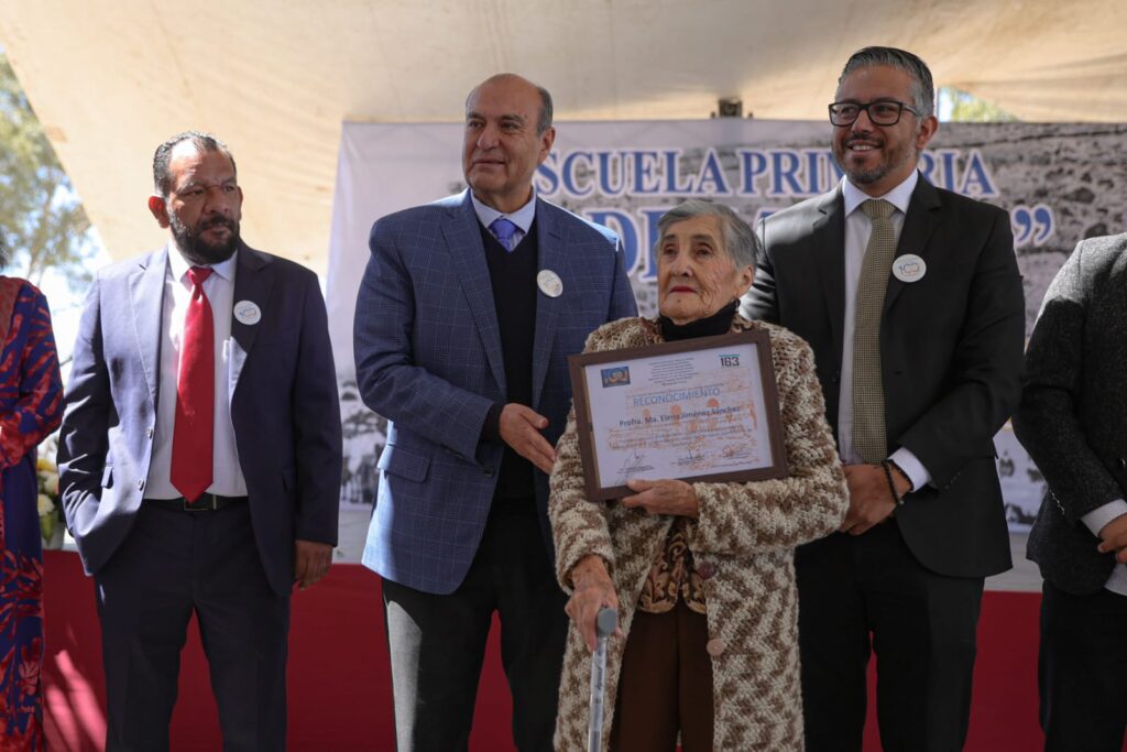 Encabeza Natividad Castrejón aniversario 100 de la Primaria “21 de Marzo”