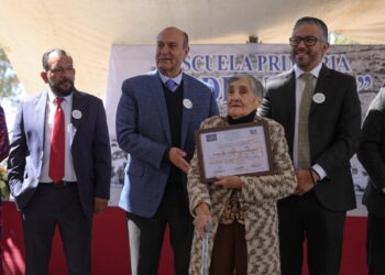 Encabeza Natividad Castrejón aniversario 100 de la Primaria “21 de Marzo”