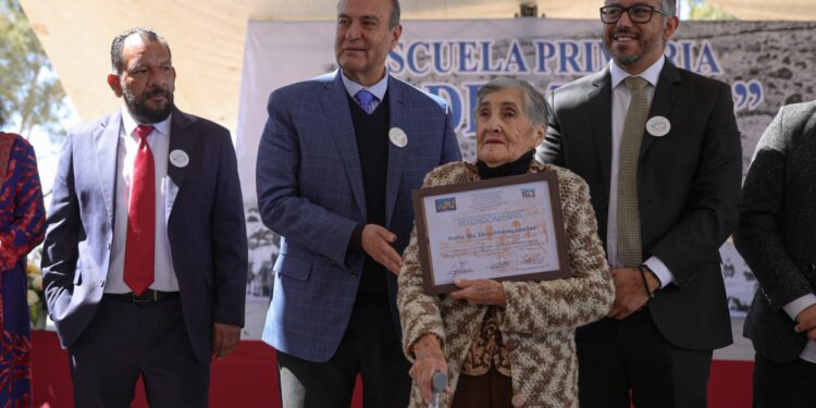 Encabeza Natividad Castrejón aniversario 100 de la Primaria “21 de Marzo”
