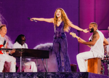 ¡Loba, loba, loba! Shakira supera 400 mil asistentes en el Zócalo de la CDMX.