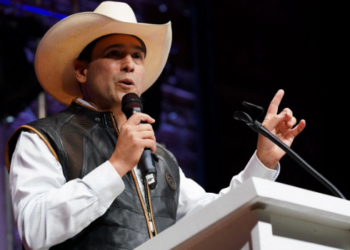 ¡Desvelado en la política! Bobby Pulido gana la primaria demócrata en Texas; irá contra trumpista.