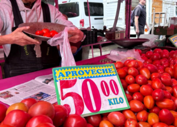 INEGI: Inflación sube a 4.63%; jitomate, entre los productos más caros.