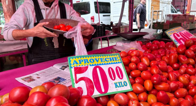 INEGI: Inflación sube a 4.63%; jitomate, entre los productos más caros.