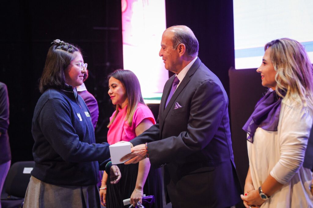 Natividad Castrejón destacó la importancia de formar ciudadanía consciente para prevenir la violencia digital.