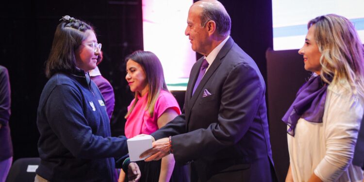 Natividad Castrejón destacó la importancia de formar ciudadanía consciente para prevenir la violencia digital.