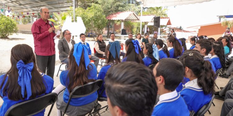 Natividad Castrejón entrega infraestructura educativa en Epazoyucan