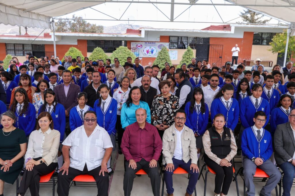 Natividad Castrejón entrega infraestructura educativa en Epazoyucan