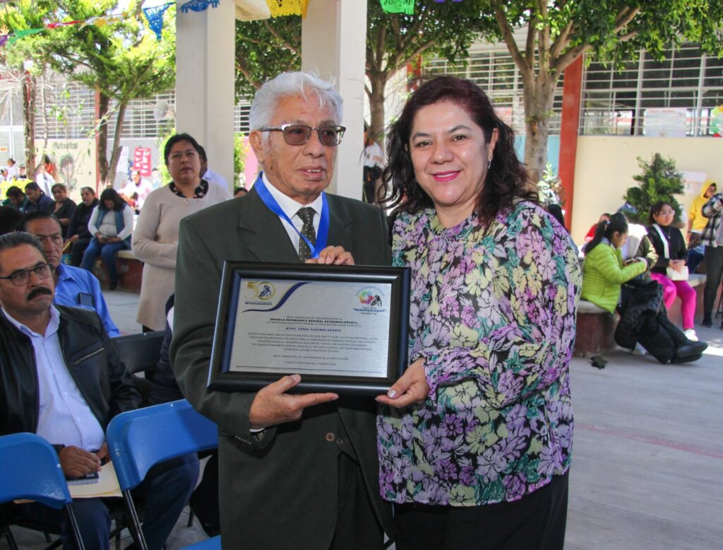 Conmemoran aniversarios de instituciones educativas en Hidalgo