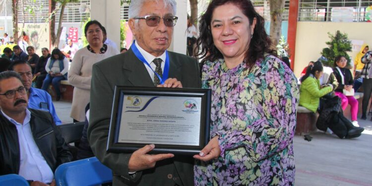 Conmemoran aniversarios de instituciones educativas en Hidalgo