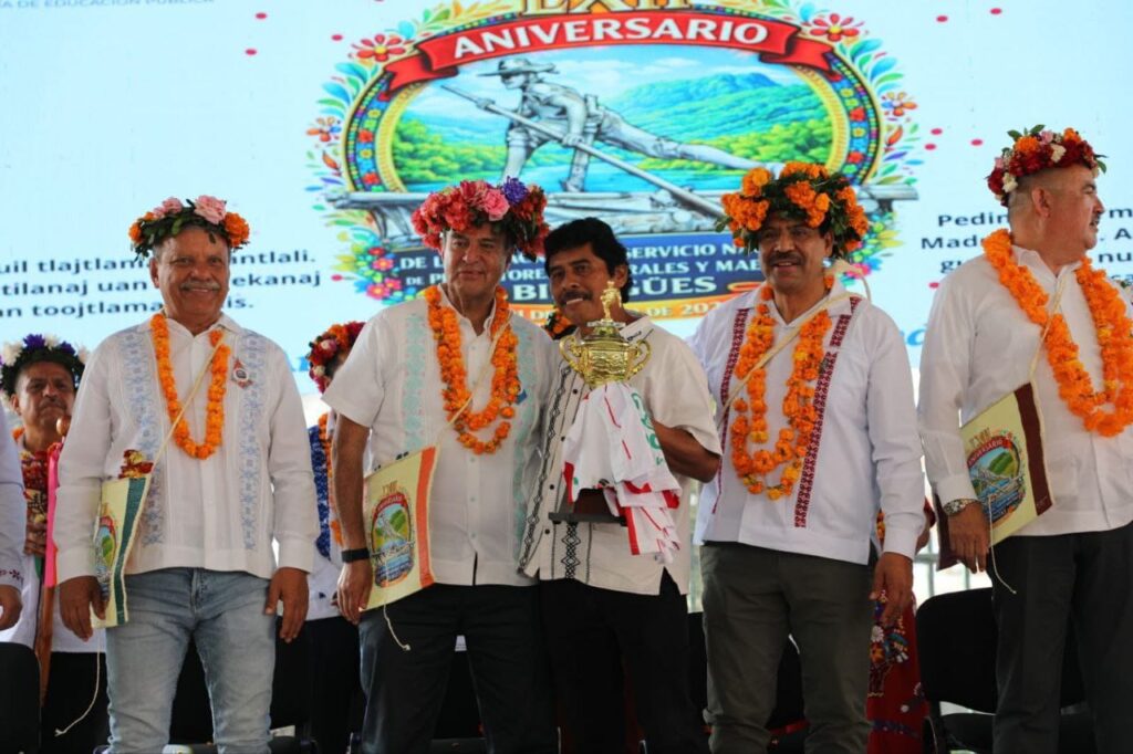 SEPH y SNTE conmemoran 62 años del servicio bilingüe; refrendan compromiso con educación indígena