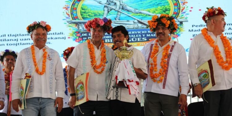 SEPH y SNTE conmemoran 62 años del servicio bilingüe; refrendan compromiso con educación indígena