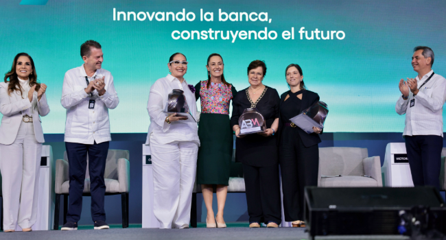 Sheinbaum impulsa la digitalización de pagos en casetas y gasolineras.