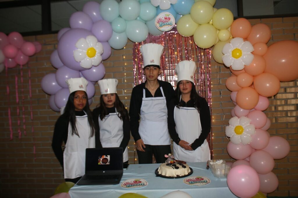 Estudiantes de la UTSH presentan proyectos de negocio en “Expocosto”