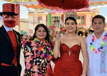 ¿Quéeee? Alcalde de Chiconcuac, Edomex, llega en helicóptero a Carnaval