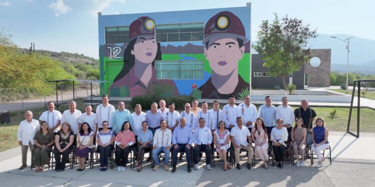 ● Natividad Castrejón encabeza reunión con rectoras y rectores para revisar proyectos, becas y estrategias académicas en beneficio de las y los estudiantes.