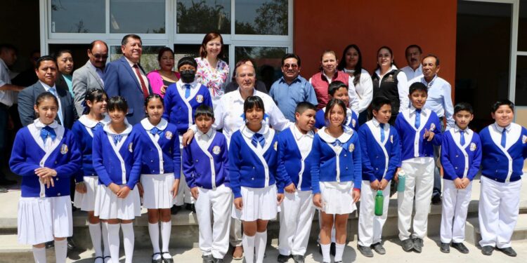 ● Estas acciones reflejan el compromiso del gobierno de Hidalgo con el fortalecimiento de la educación pública: Natividad Castrejón.