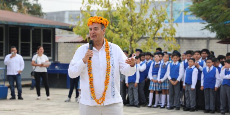 Fortalecen educación en Huejutla con inversión superior a 24 mdp