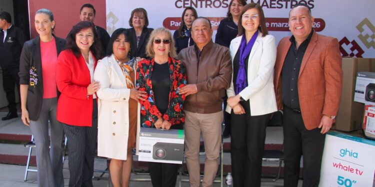 Hidalgo fortalece formación docente con entrega de equipamiento