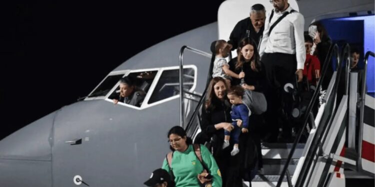 Embajadas mexicanas en Medio Oriente permanecen en alerta; han evacuado 121connacionales