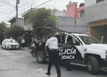 Movilización policiaca por presunta toma de rehén en estética (VIDEO)