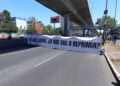 Con retas anti-FIFA, bloquean Periférico Sur en protesta por gentrificación y falta de agua