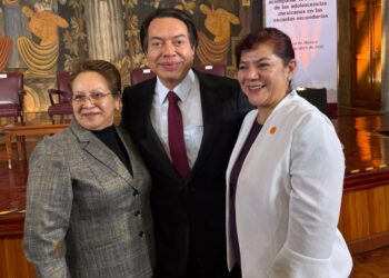 Hidalgo participa en coloquio nacional sobre educación secundaria