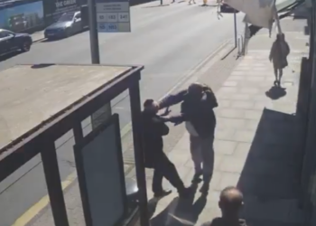 Detenido un hombre tras apuñalar a dos judíos en un barrio de Londres.