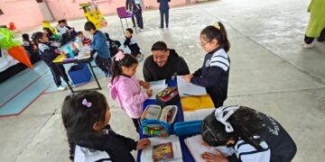Biblio Aula Móvil lleva lectura y ciencia a comunidades escolares de Hidalgo