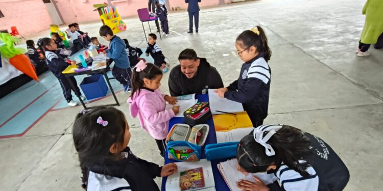 Biblio Aula Móvil lleva lectura y ciencia a comunidades escolares de Hidalgo