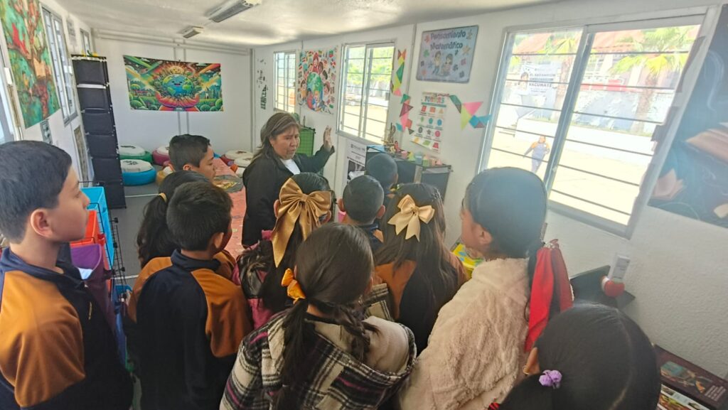Biblio Aula Móvil lleva lectura y ciencia a comunidades escolares de Hidalgo
