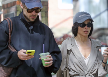 ¡VIRAL! Harry Styles y Zoe Kravitz se comprometen tras ocho meses de noviazgo.