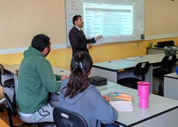 Capacitan en enseñanza del inglés a docentes de la región Tenango de Doria.
