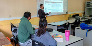 Capacitan en enseñanza del inglés a docentes de la región Tenango de Doria.